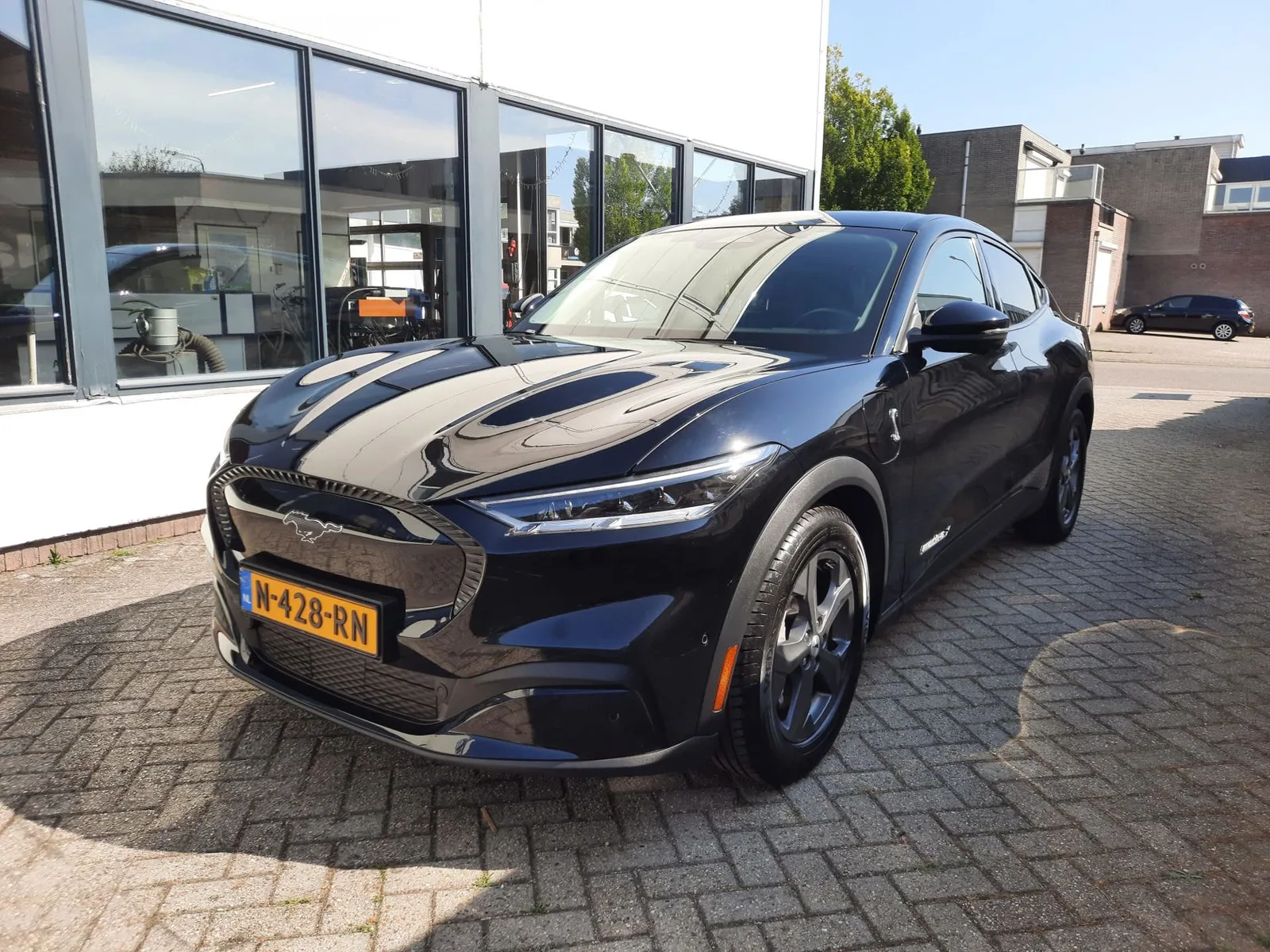 Ford Mustang Mach-E (2021) — foto 1
