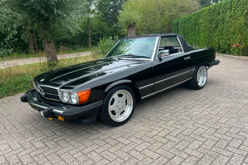Mercedes-Benz 560 SL (1987)