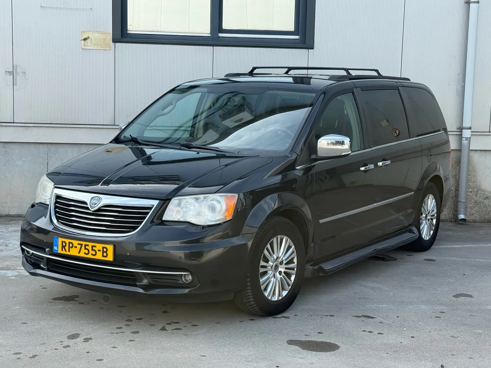 Lancia Voyager (2011) — foto 1