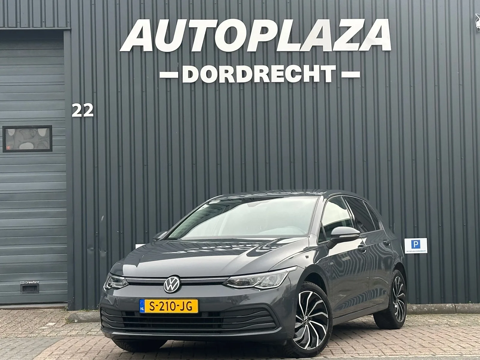 Volkswagen Golf (2023) — foto 1