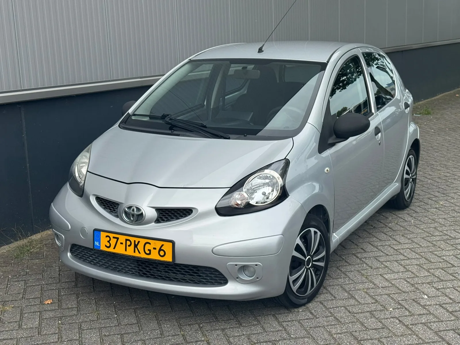 Toyota Aygo (2011) — foto 1