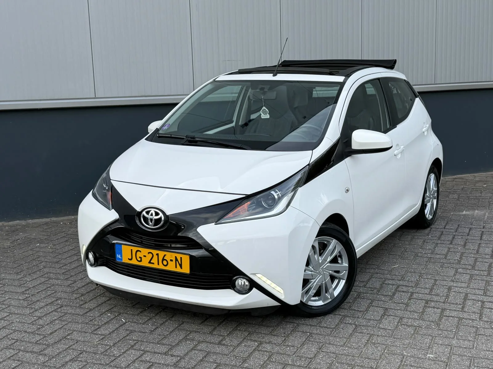 Toyota Aygo (2016) — foto 1