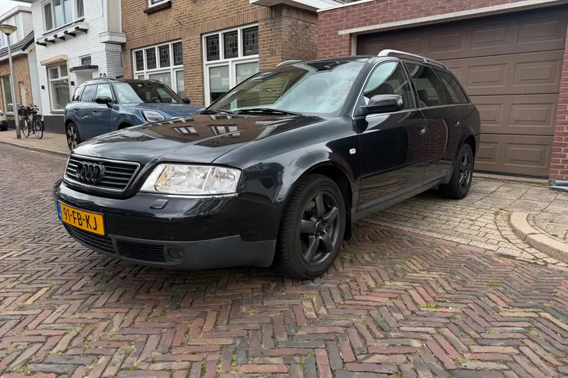 Audi A6 (2000)