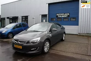 Opel Astra (2013) — foto 1