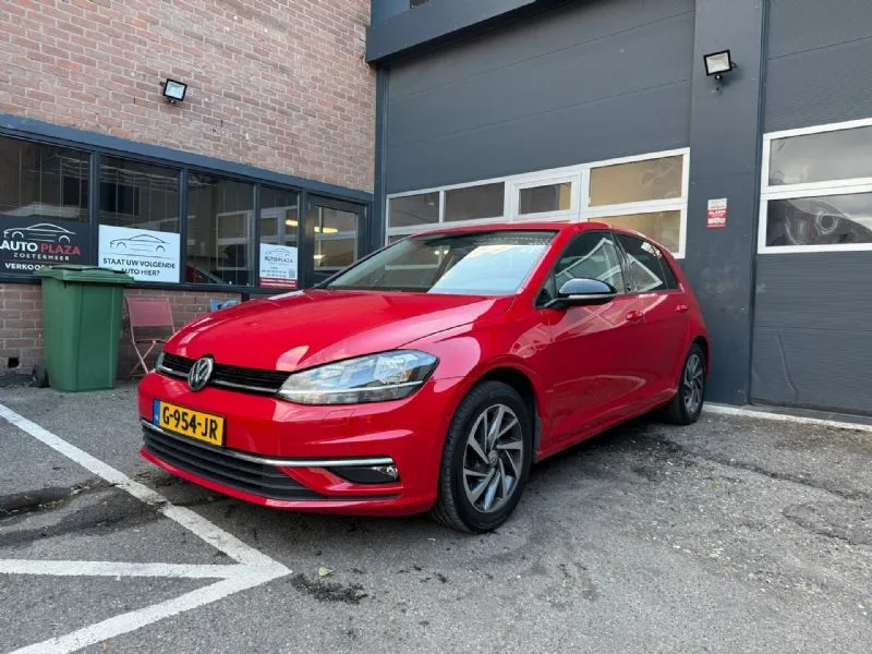 Volkswagen Golf (2018) — foto 1