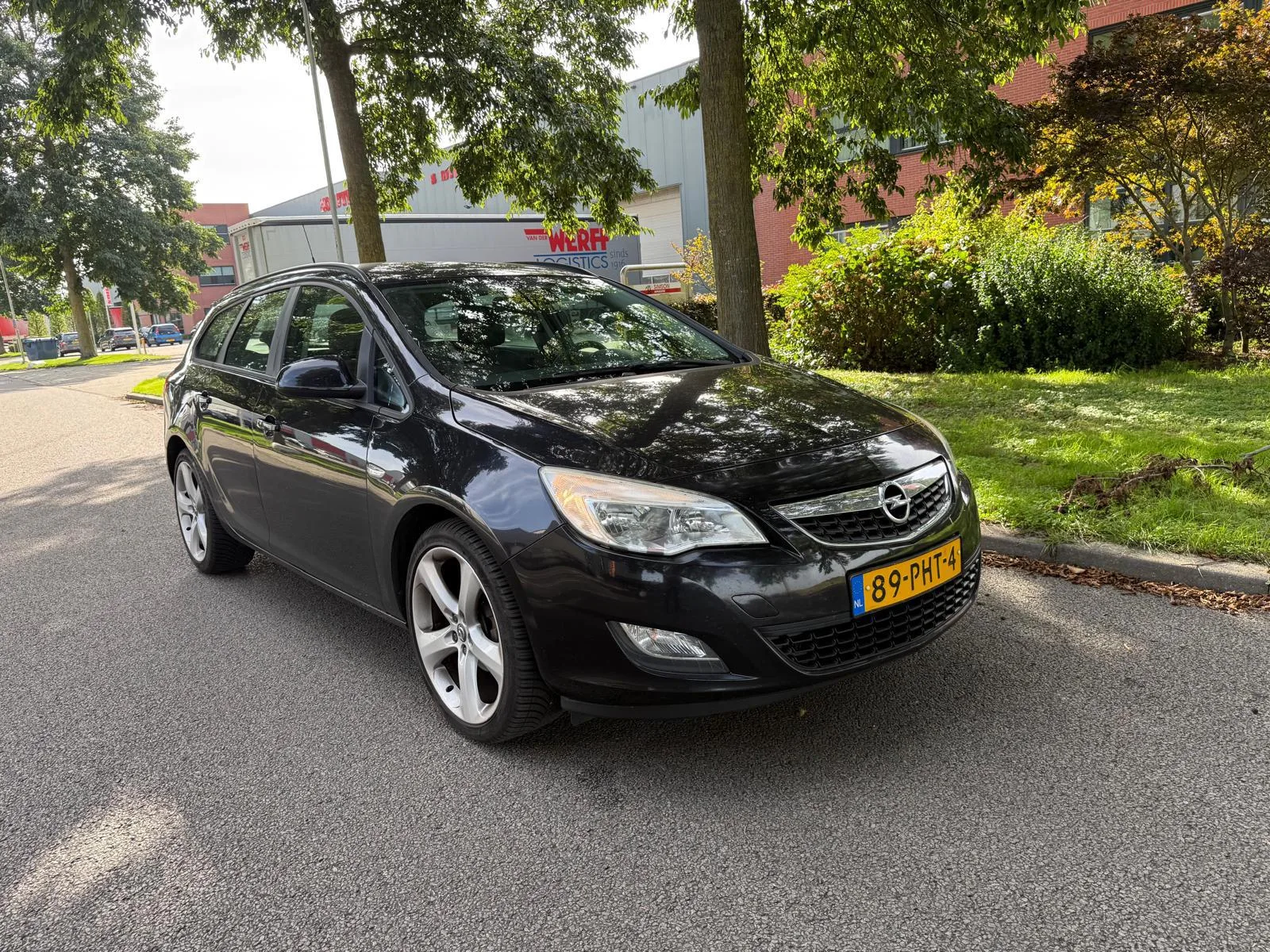 Opel Astra Sports Tourer (2011) — foto 1
