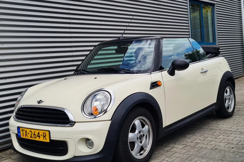 MINI Cabrio (2011)
