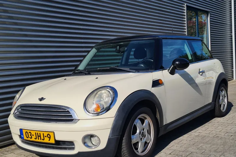 MINI Cooper (2009)