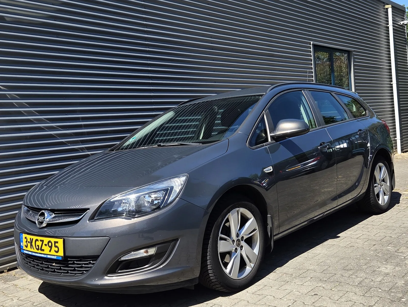Opel Astra (2013) — foto 1