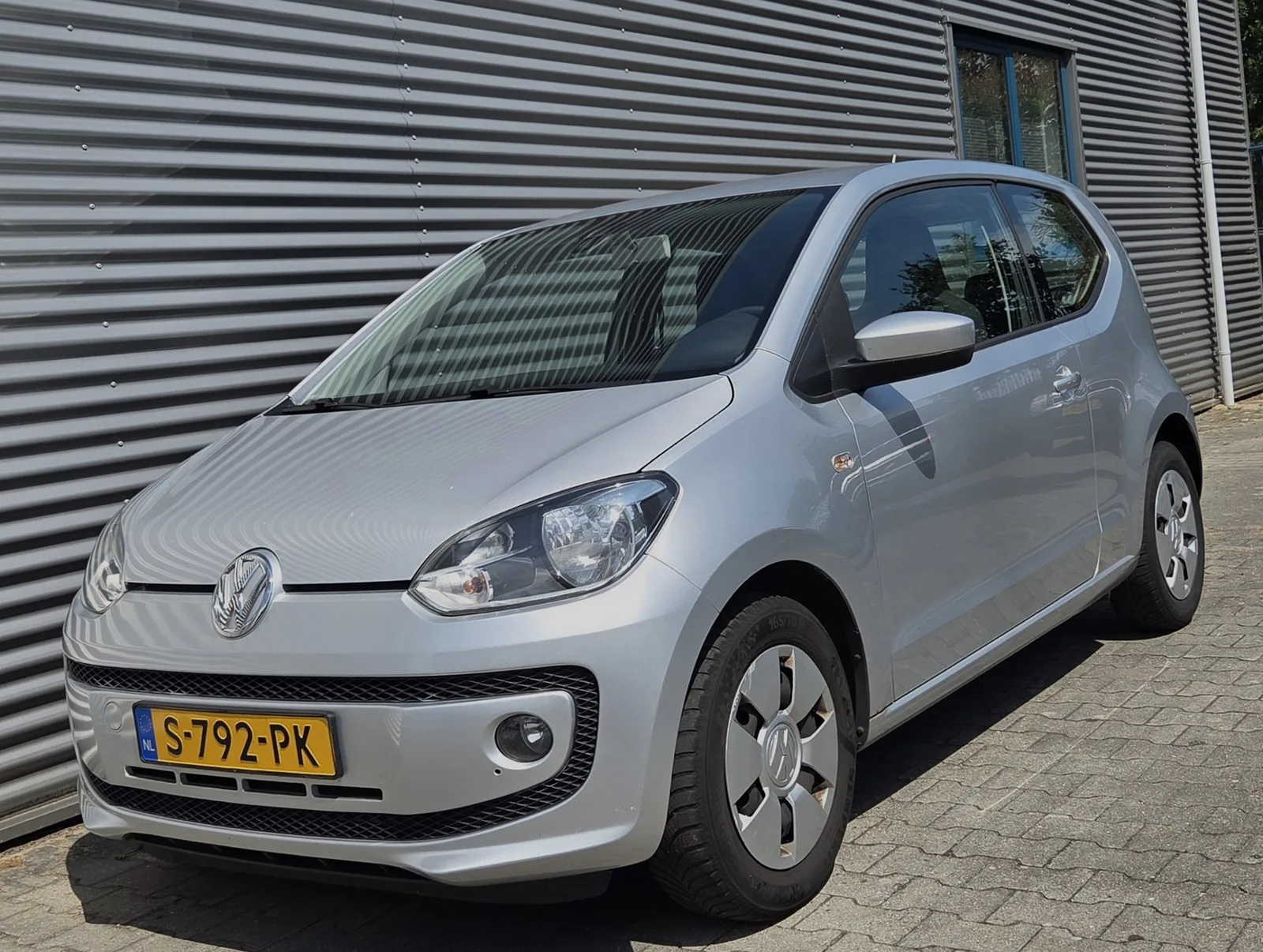 Volkswagen Up! (2013) — foto 1