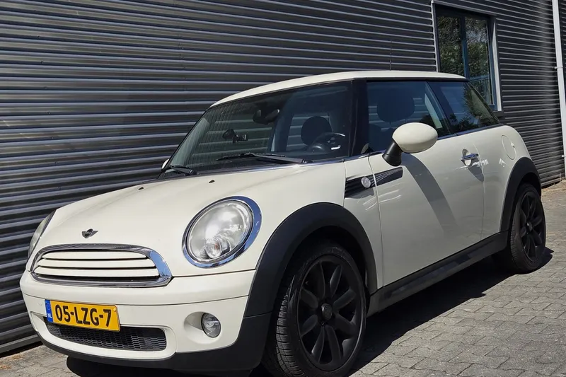 MINI One (2010)