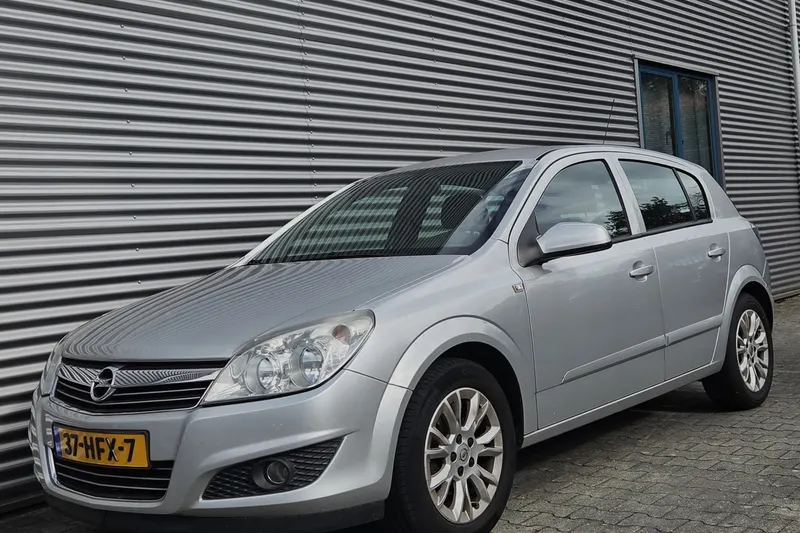 Opel Astra (2008)