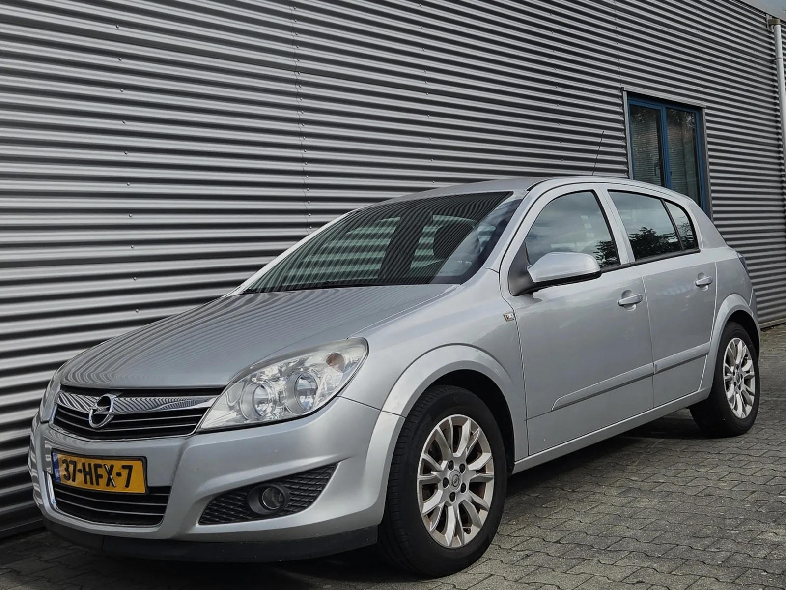 Opel Astra (2008) — foto 1