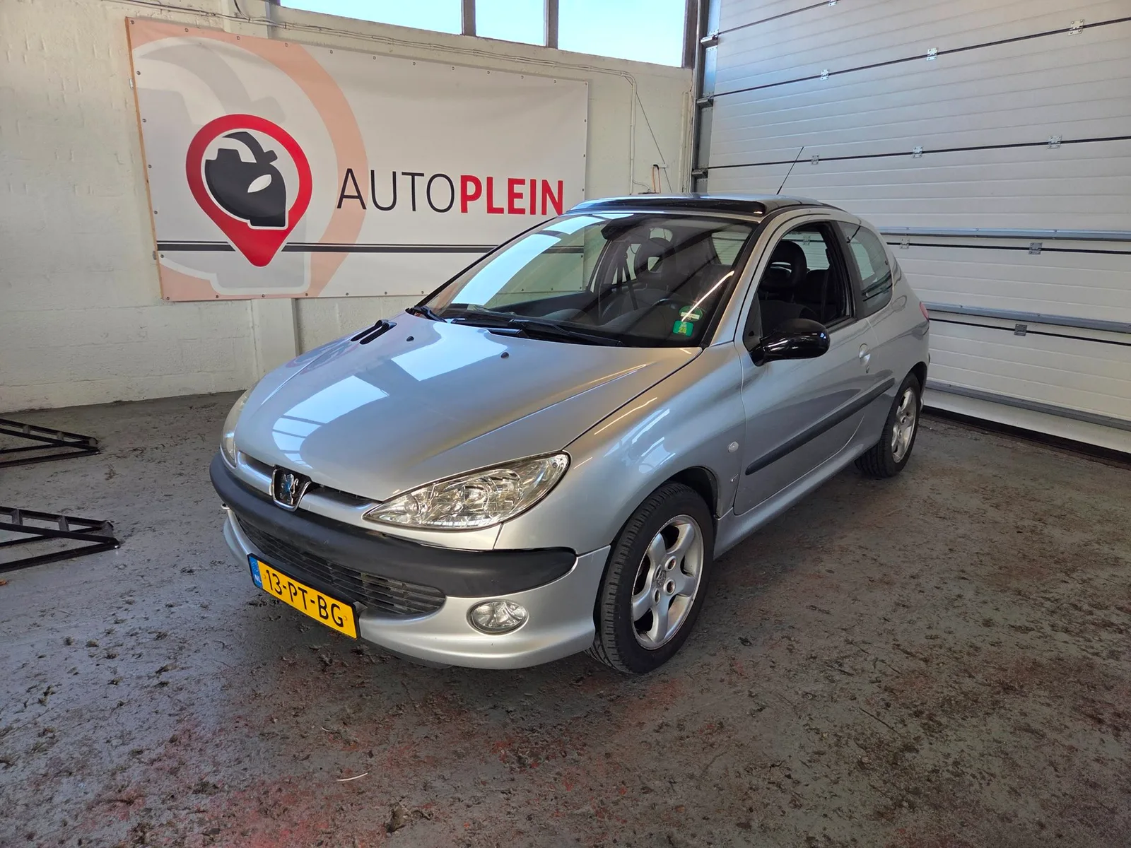 Peugeot 206 (2002) — foto 1