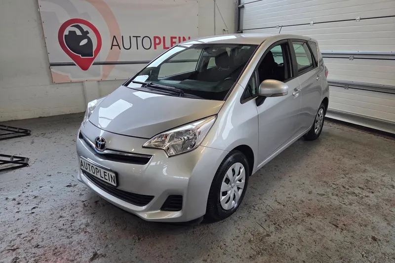 Toyota Verso-S (2013)