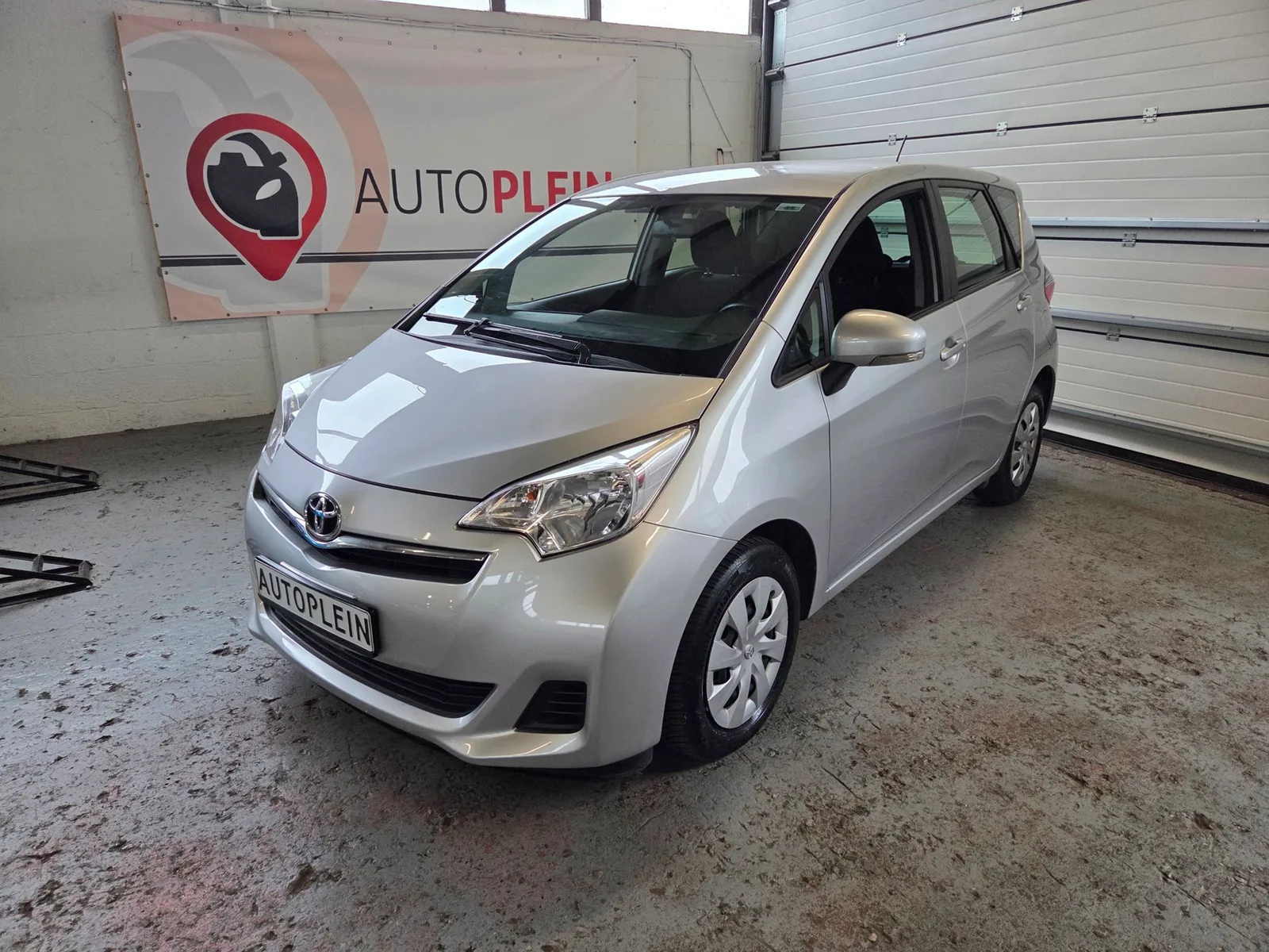 Toyota Verso-S (2013) — foto 1