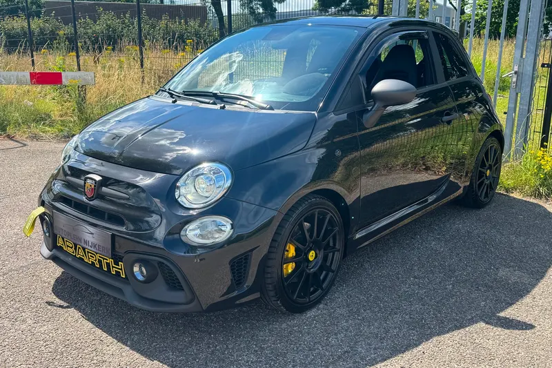 Abarth 695 (2023)