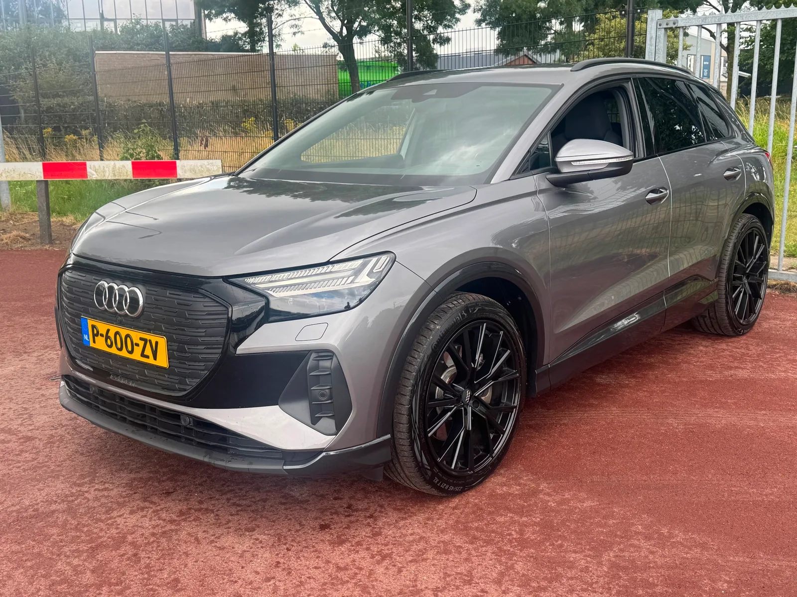 Audi Q4 e-tron (2022) — foto 1