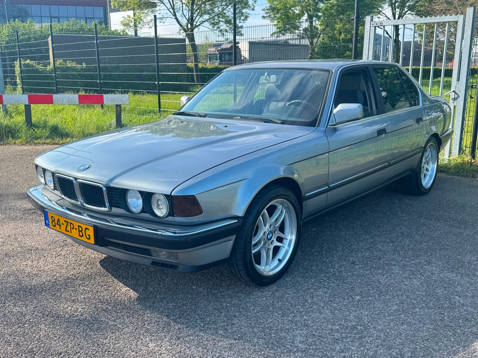 BMW 7-Serie (1988) — foto 1