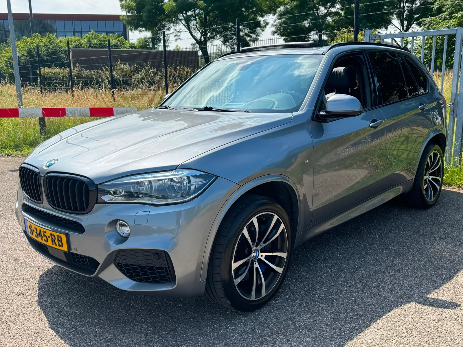 BMW X5 (2015) — foto 1