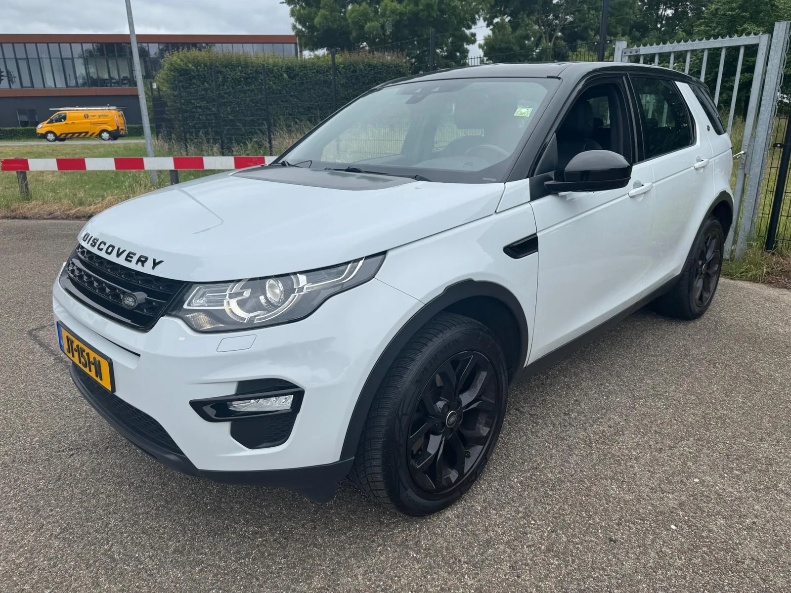 Land Rover Discovery Sport (2016) — foto 1