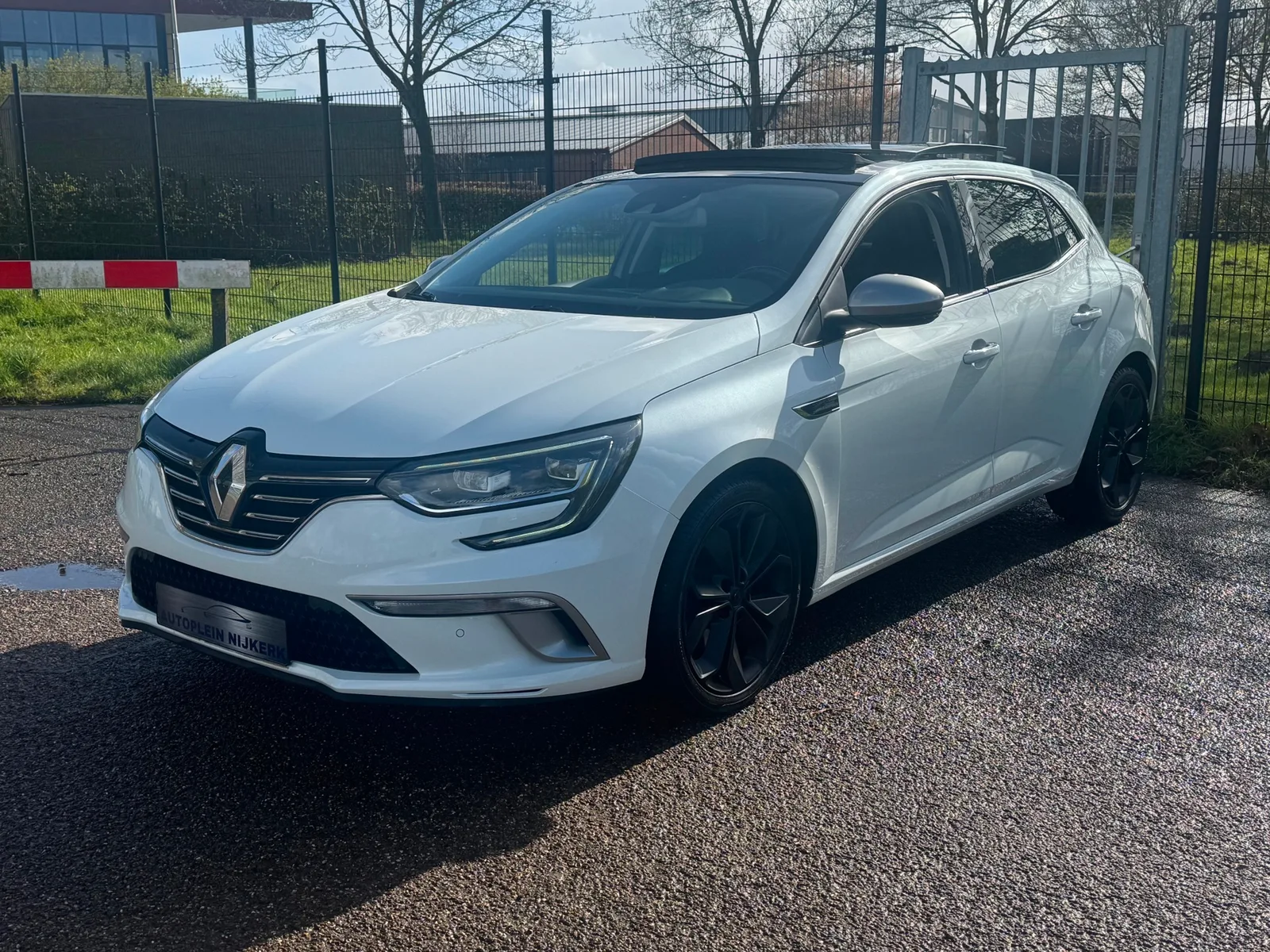 Renault Mégane (2019) — foto 1