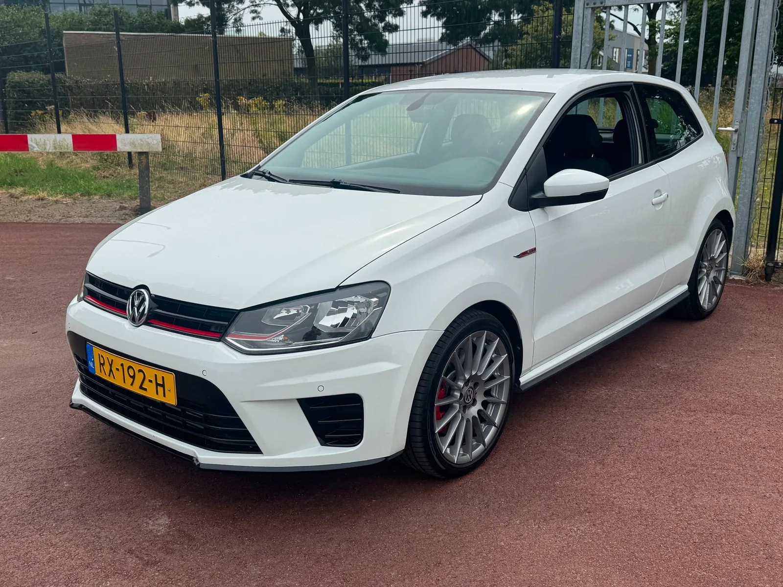 Volkswagen Polo (2016) — foto 1