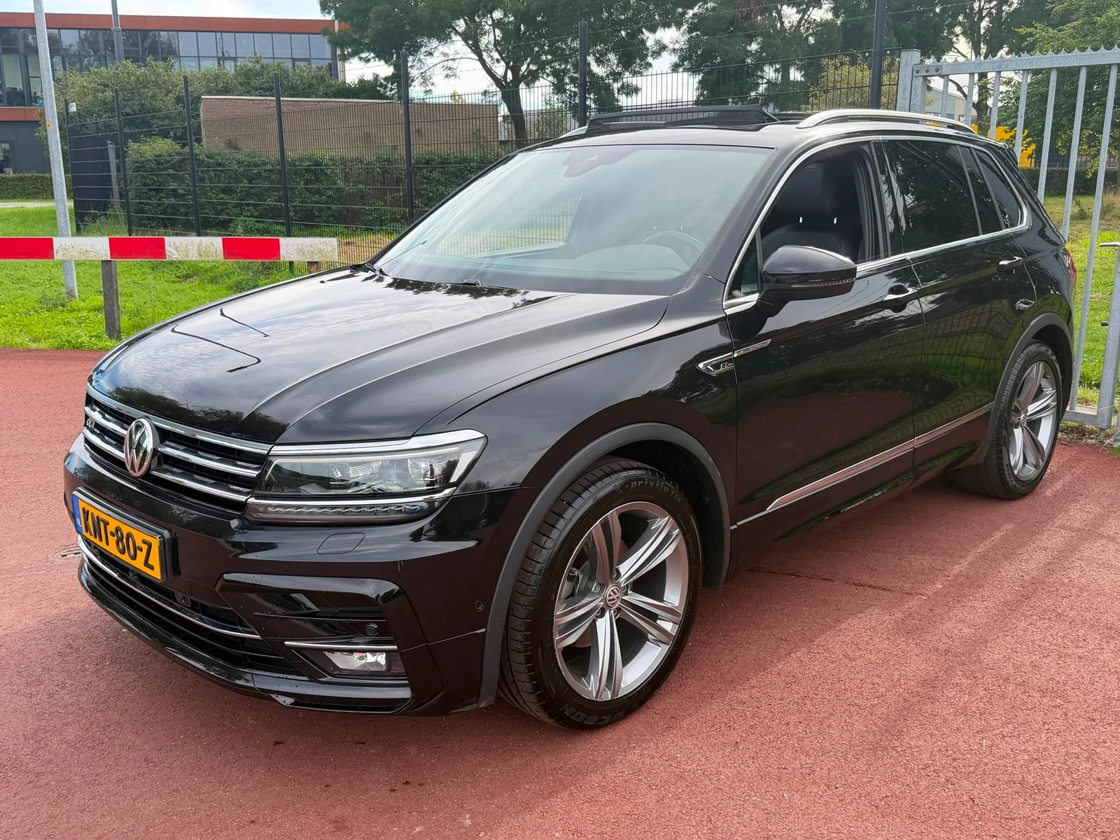 Volkswagen Tiguan (2020) — foto 1