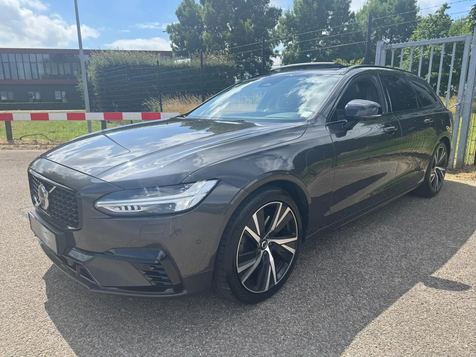 Volvo V90 (2021) — foto 1