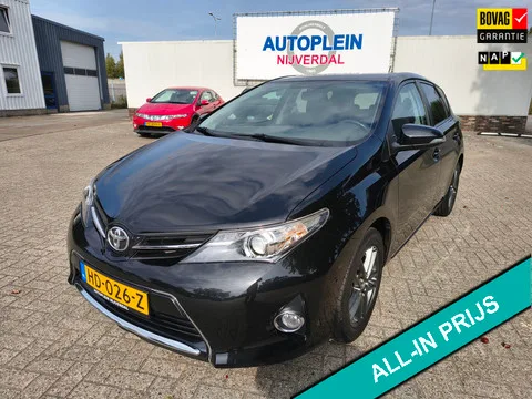 Toyota Auris (2015) — foto 1