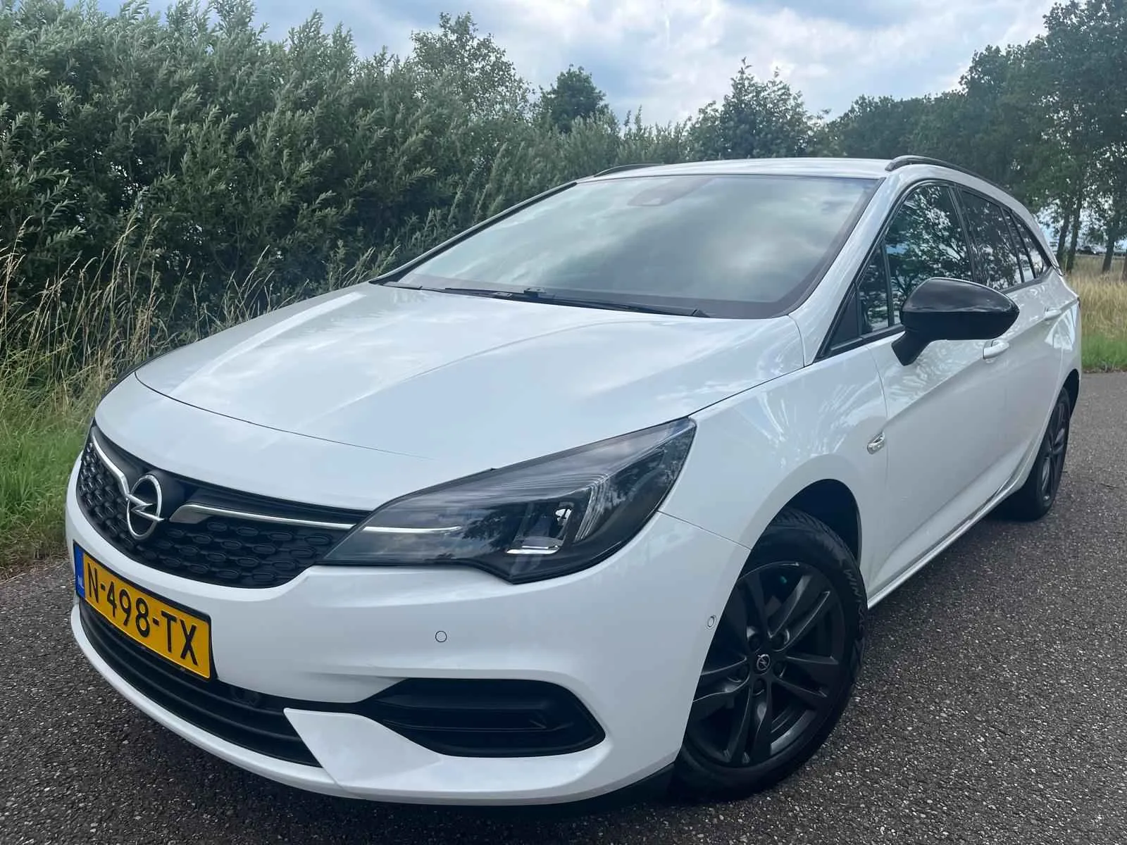 Opel Astra (2022) — foto 1