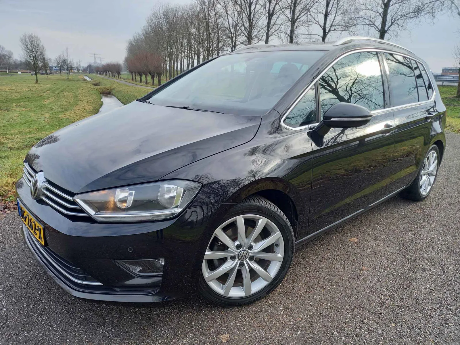 Volkswagen Golf Sportsvan (2015) — foto 1