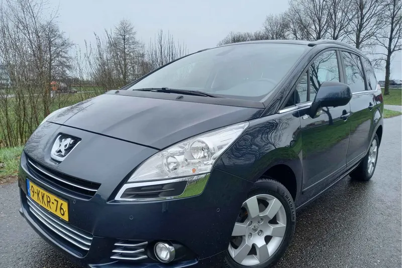 Peugeot 5008 (2013)