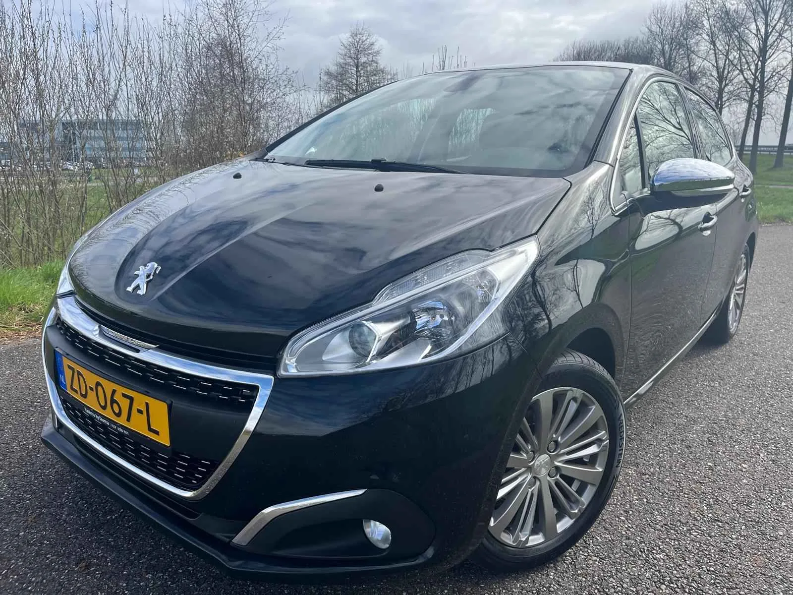 Peugeot 208 (2019) — foto 1