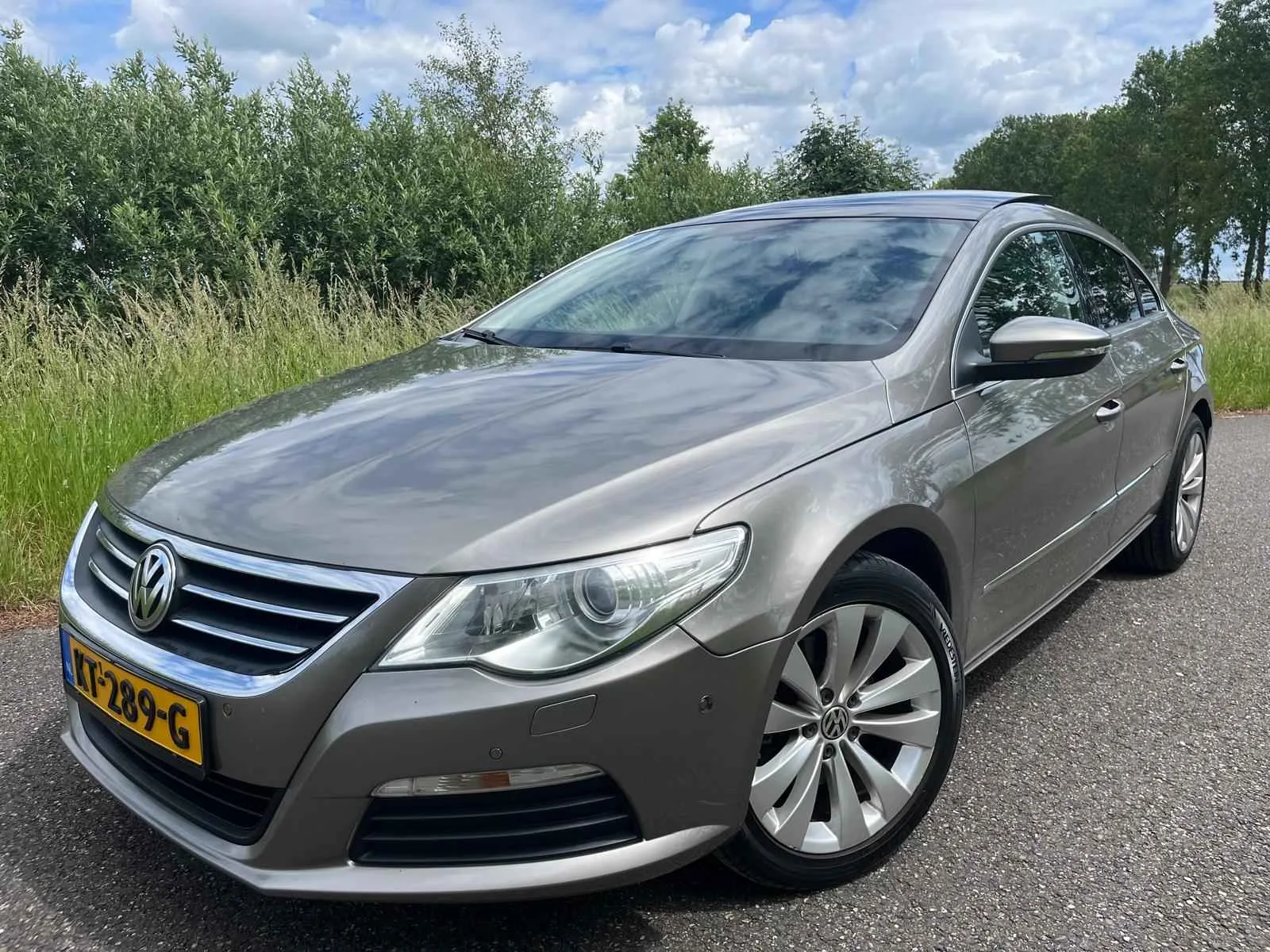 Volkswagen Passat (2011) — foto 1