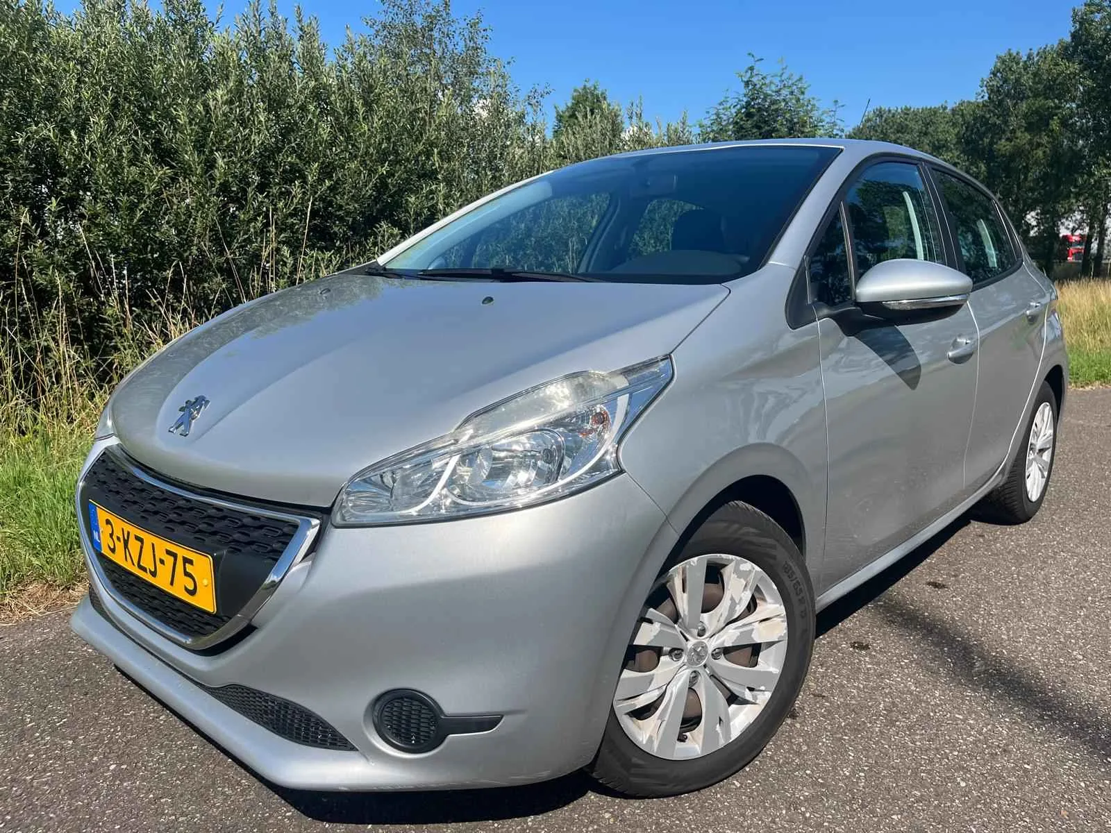Peugeot 208 (2013) — foto 1