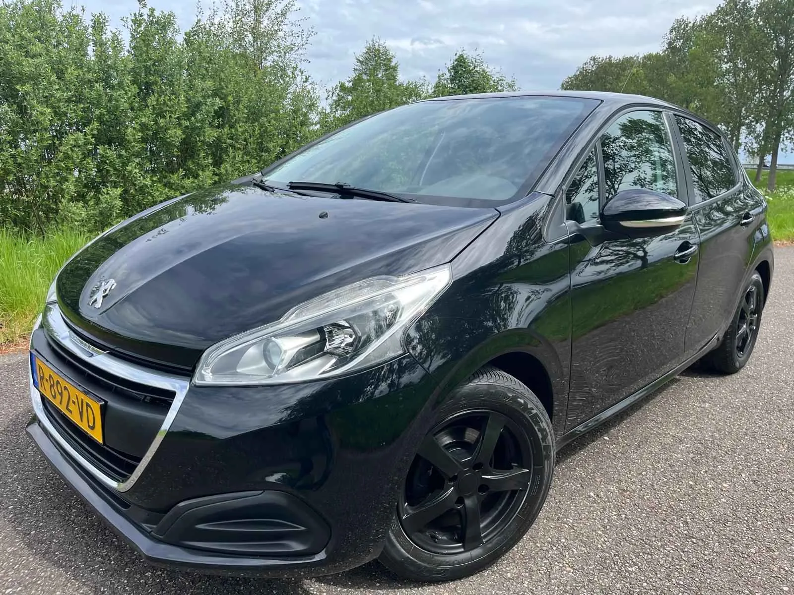Peugeot 208 (2017) — foto 1