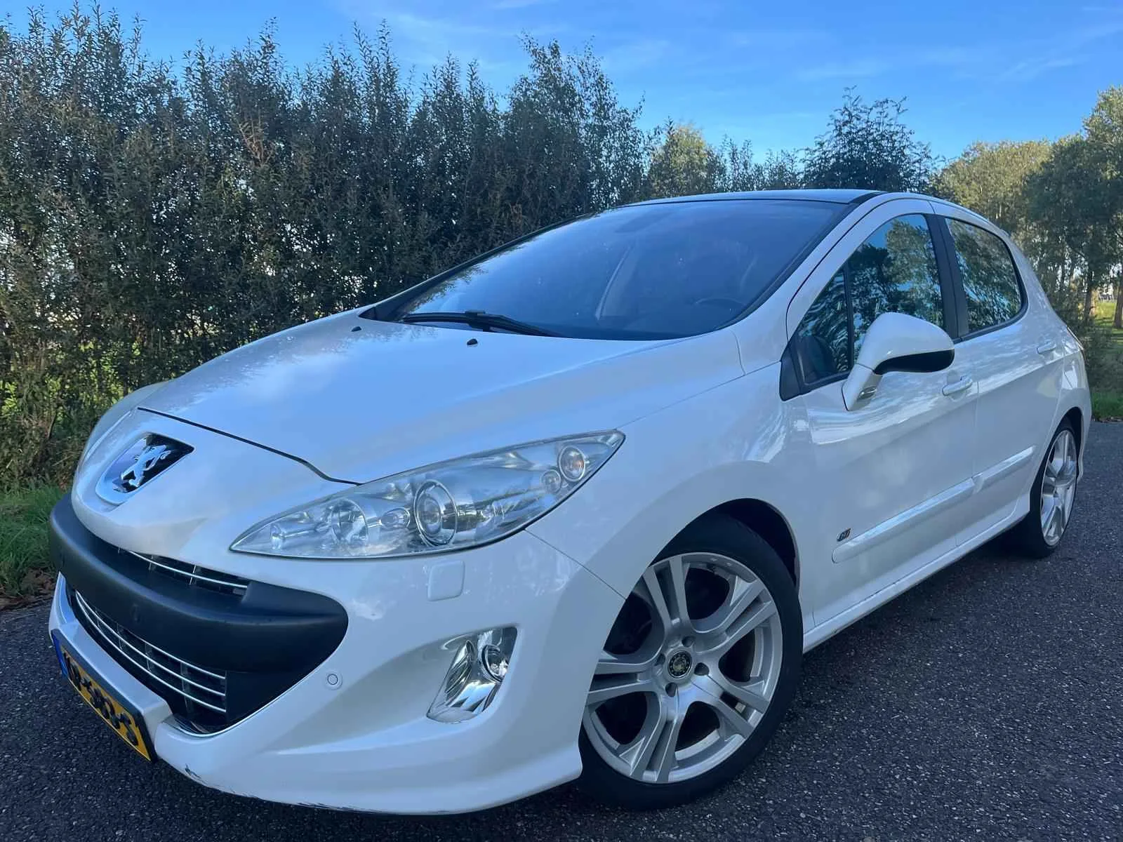 Peugeot 308 (2010) — foto 1
