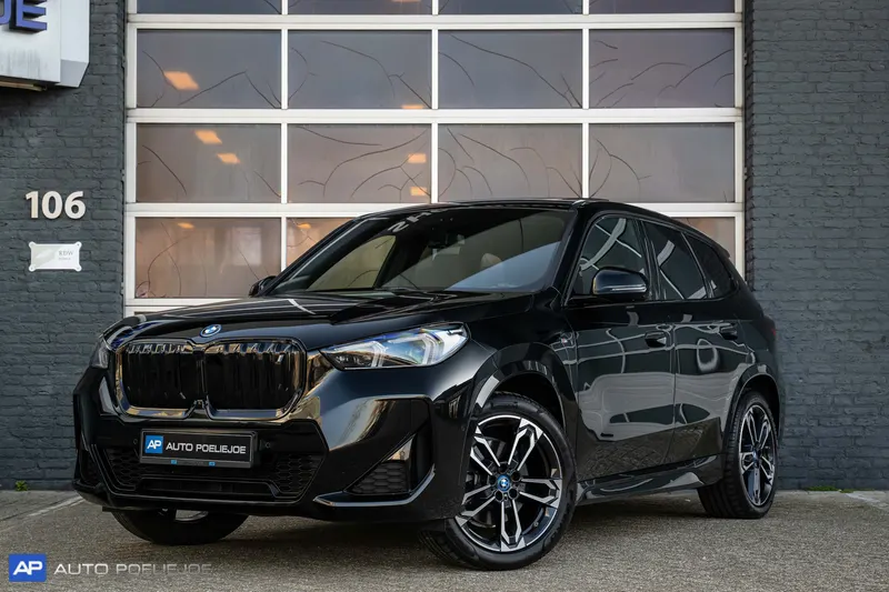 BMW iX1 (2023)