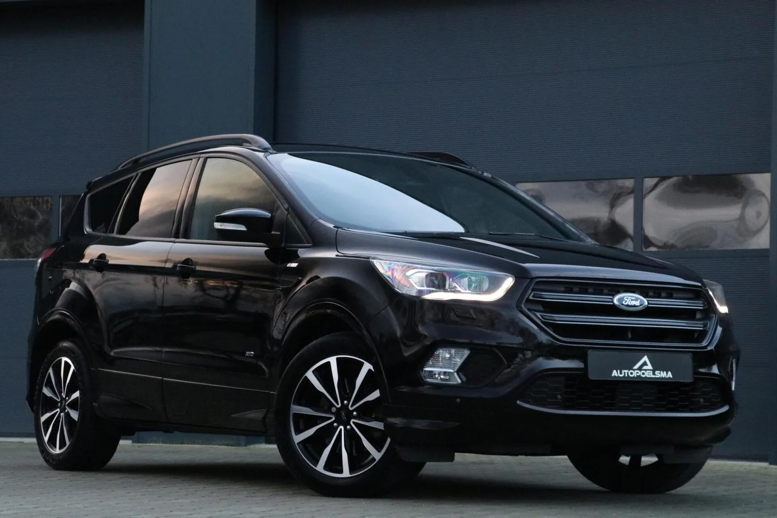 Ford Kuga (2017) — foto 1