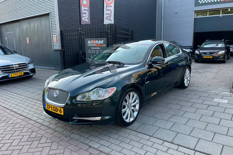 Jaguar XF (2010)
