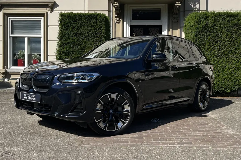 BMW iX3 (2023)
