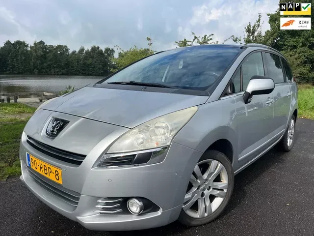 Peugeot 5008 (2011) — foto 1