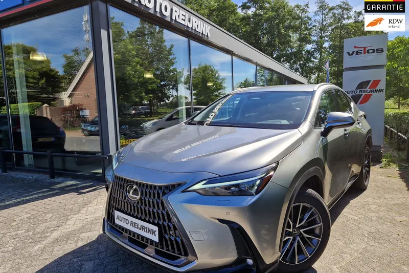 Lexus NX (2025)