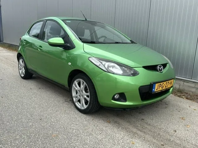 Mazda 2 (2009) — foto 1