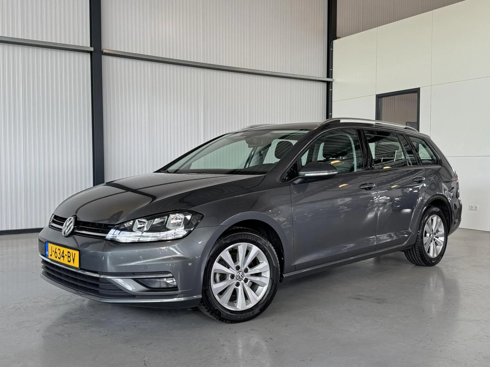 Volkswagen Golf (2020) — foto 1