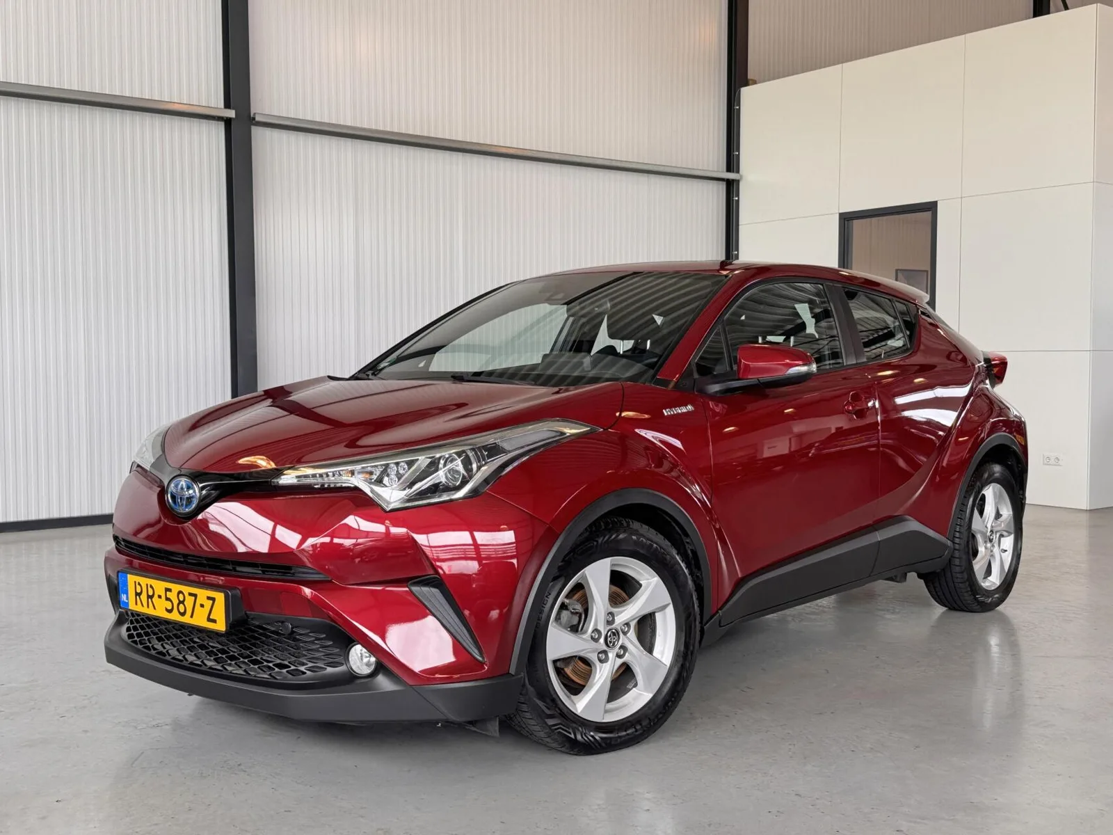 Toyota C-HR (2018) — foto 1