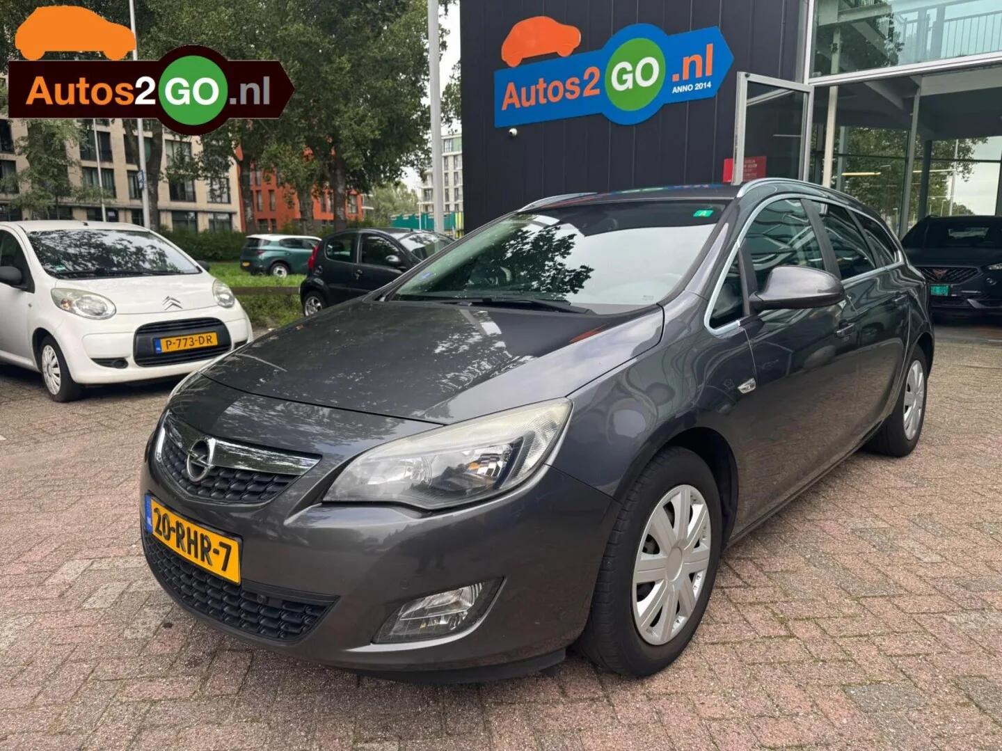 Opel Astra (2011) — foto 1
