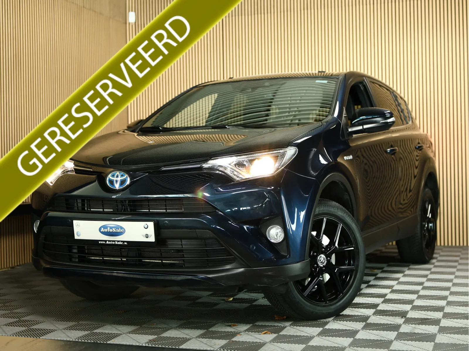 Toyota RAV4 (2018) — foto 1