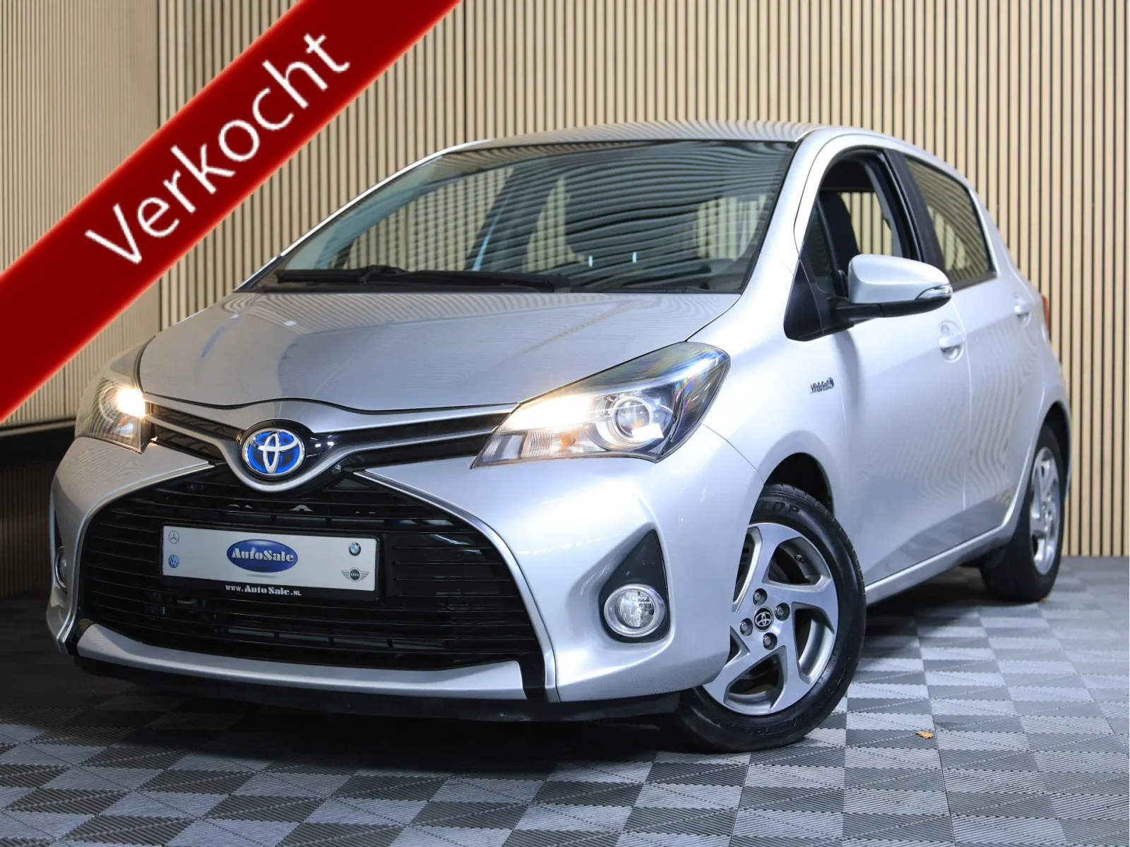 Toyota Yaris (2015) — foto 1